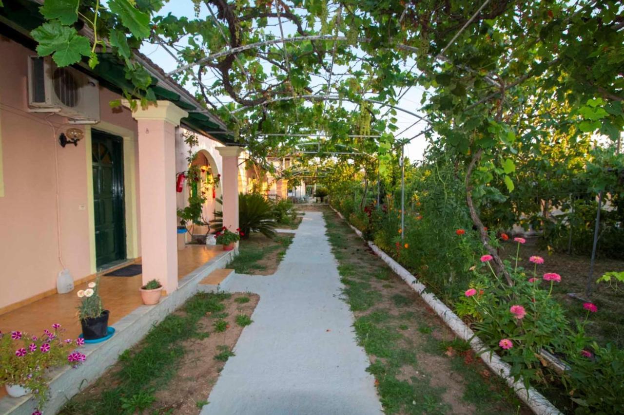 Tzoras‌ ‌Apartments‌ ‌Roda‌ ‌Corfu‌ Litheres Eksteriør bilde